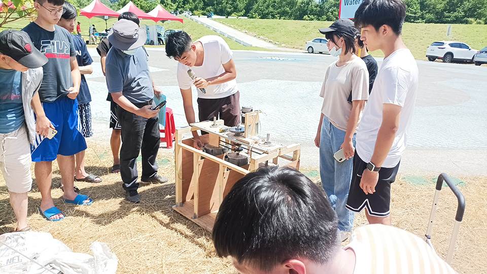 來自全台各地的決賽入圍隊伍齊聚木瓜溪畔，角逐第七屆小水力比賽第一名的殊榮。